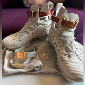 LeBron 16 HFR Snekaers